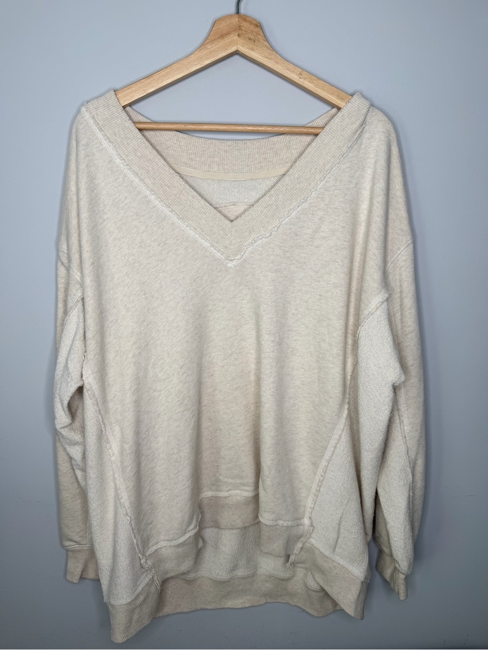Ladies Aerie v-Neck Oversized Cream sweatshirt Women's Sweater size small